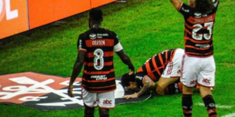 Flamengo se isola na liderança após vencer Cruzeiro