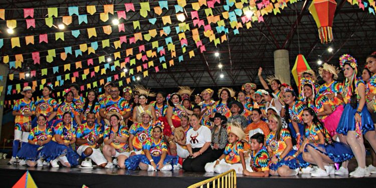 A três noites do Festival Folclórico do SESI reuniram mais de 1.300 alunos da Rede SESI de Educação. Festival