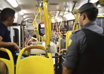 A cada dia aumentam os assaltos a ônibus coletivos em Manaus. Os preferidos são os que cobrem as linhas. Cerca
