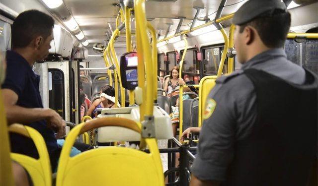 A cada dia aumentam os assaltos a ônibus coletivos em Manaus. Os preferidos são os que cobrem as linhas. Cerca