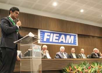 Diretor da Fieam Pedro Monteiro recebe homenagem da ACA