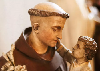 Dia 13 de junho é o Dia de Santo Antônio de Pádua, o Santo Casamenteiro, protetor dos casais e das famílias. Como