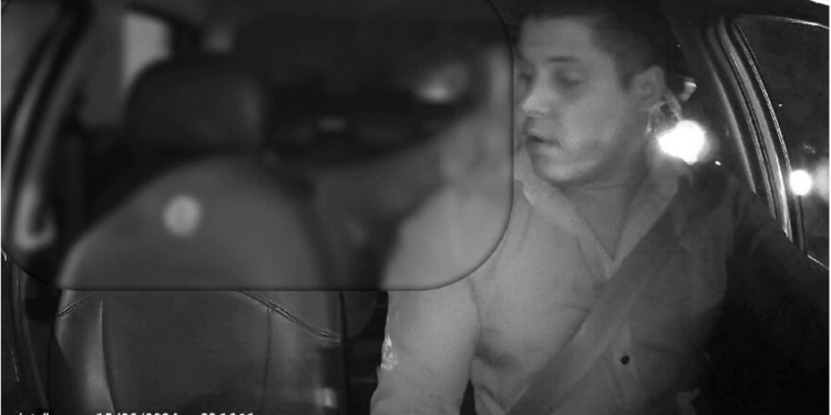 O motorista de aplicativo Matheus Mendes, foi agredido com chutes por uma passageira embriagada. O. Vídeo: