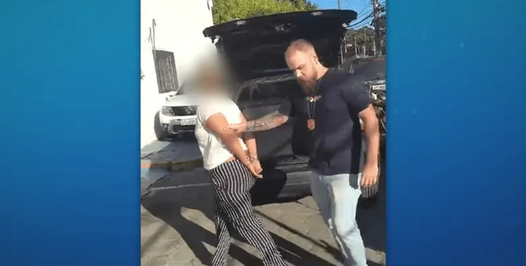 A Polícia Militar prendeu em flagrante a manicure Rebeca Dias Ponciano, de 21 anos, após torturar o. Mãe é