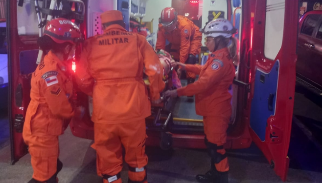 Colisão entre carros deixa três pessoas feridas na Ponta Negra