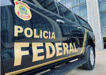 O dia começou agitado para os moradores do residencial de luxo Beethoven, na Ponta Negra.  Viaturas da. Polícia Federal