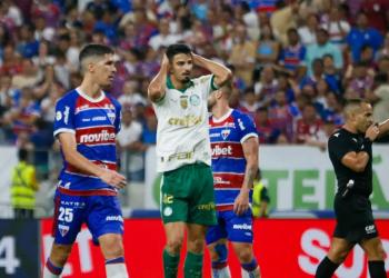 O Palmeiras perdeu por 3 a 0 para o Fortaleza nesta quarta-feira (26), na Arena Castelão, pela 12ª. Palmeiras é