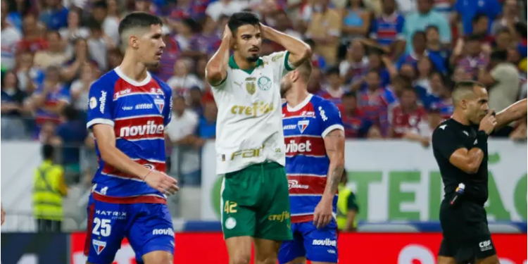O Palmeiras perdeu por 3 a 0 para o Fortaleza nesta quarta-feira (26), na Arena Castelão, pela 12ª. Palmeiras é