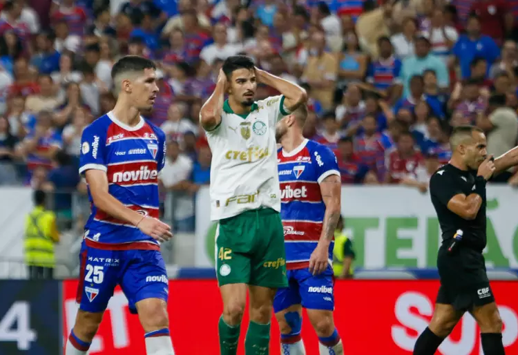 O Palmeiras perdeu por 3 a 0 para o Fortaleza nesta quarta-feira (26), na Arena Castelão, pela 12ª. Palmeiras é