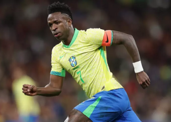 O Brasil vai superando o Paraguai por 3 a 0 e o sucesso brasileiro tem nome: Vini Jr. Nas redes, os. Vini Jr