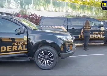 AGORA – Homens da PF miram suspeitos de tráfico internacional de drogas em Manaus