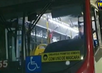 LIVE – Motorista de ônibus leva facada no rosto durante assalto em Manaus