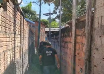 Uma mulher de 38 anos foi presa por prostituir suas filhas adolescentes de 14 e 15 anos. As investigações. Mãe obrigava