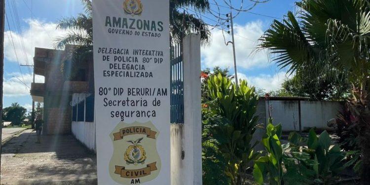 Um homem de 29 anos foi preso na quinta-feira (13), após matar com pauladas na cabeça uma pessoa em. Homem