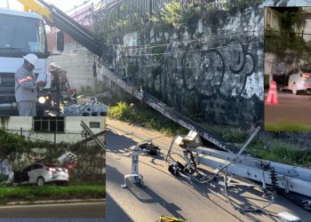 Duas pessoas ficaram feridas após o carro em que estavam colidir com um poste na madrugada desta segunda. Carro colide