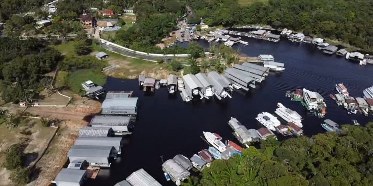 O caso dos flutuantes do Tarumã deixou de ser de saúde pública, e meio ambiente para se transformar em uma questão política