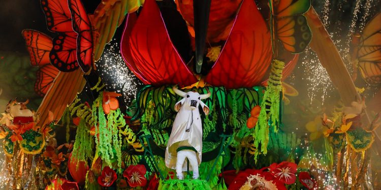 Com o tema da primeira noite “Menina dos Olhos do Mundo”, como parte do projeto “Segredos do Coração”. Garantido