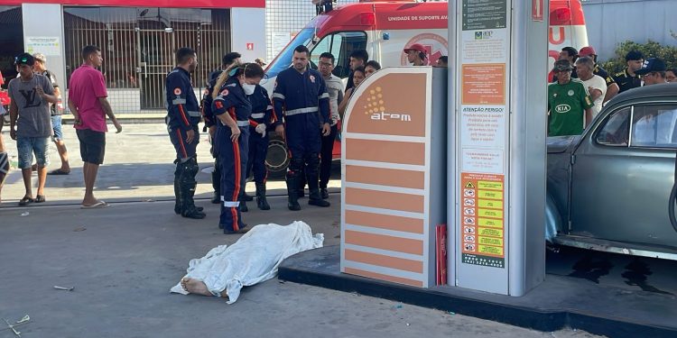 Gustavo Alves de Almeida, 22, foi morto com vários tiros na cabeça na tarde deste domingo (16), em um. Jovem