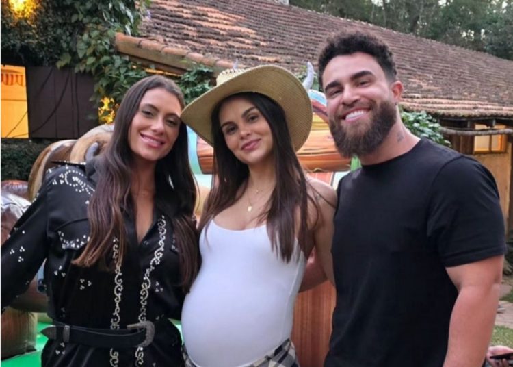 Grávida do 3° filho de Neymar, Kimberlly faz rara aparição e mostra barrigão