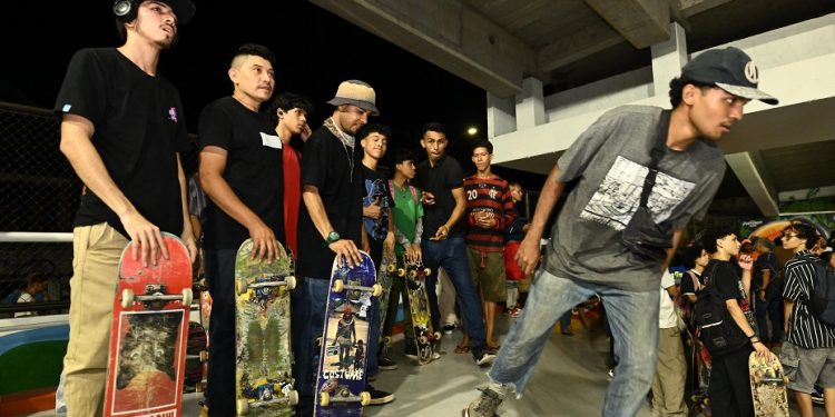 A Prefeitura de Manaus entregou, nesta quinta-feira, 27/6, a primeira pista de skate coberta da capital. Primeira pista