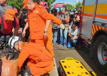 Em uma ação complexa de resgate em espaço confinado, o Corpo de Bombeiros resgatou, na manhã desta terça. Idoso é