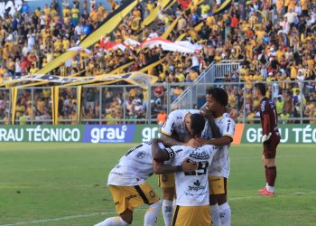 Neste sábado (08/06), o Amazonas F.C. venceu o Brusque por 2 a 1 em partida válida pela nona rodada do. No Carlos