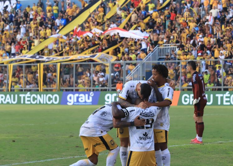 Neste sábado (08/06), o Amazonas F.C. venceu o Brusque por 2 a 1 em partida válida pela nona rodada do. No Carlos