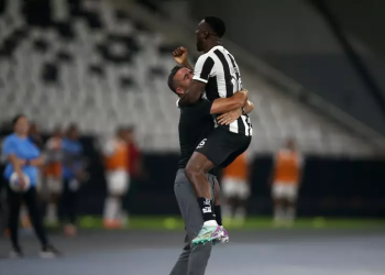 Na noite desta terça-feira (11), o Botafogo venceu o Fluminense em clássico válido pelo Campeonato. Botafogo vence