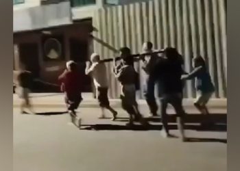 Moradores do bairro Novo Brasil, em Cariacica (ES) – cidade que fica na região metropolitana de Vitória. Insatisfeitos