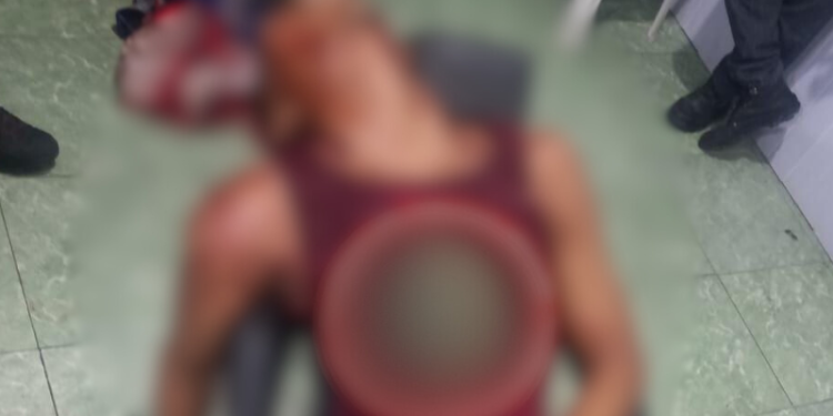 Um homem ainda não identificado foi morto a tiros enquanto cortava o cabelo em uma barbearia situada na Barbearia no