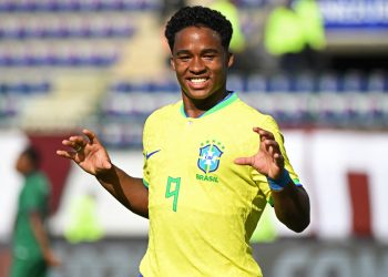 Endrick será o camisa 9 da seleção brasileira nos próximos amistosos e na Copa América. A CBF divulgou. Endrick assume
