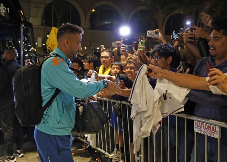 Os jogadores da Seleção Brasileira chegaram na noite deste sábado (29) em San Jose, na Califórnia. A. Seleção