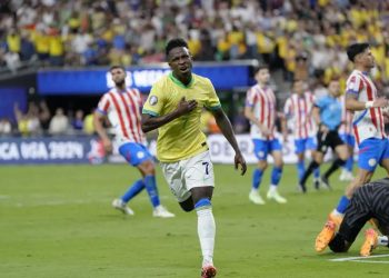 Vinicius Júnior brilha e Brasil derrota Paraguai na Copa América