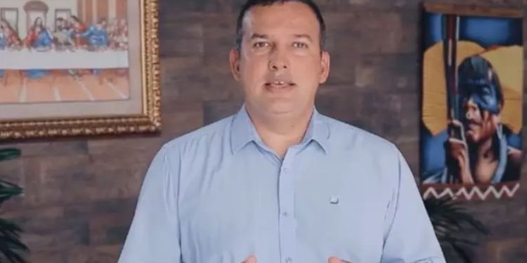 Presidente do Solidariedade se entrega à Polícia Federal após 4 dias foragido