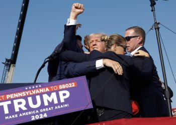 O ex-presidente Donald Trump foi alvo de um atentado neste sábado (13) durante um comício em Butler, no. Donald Trump