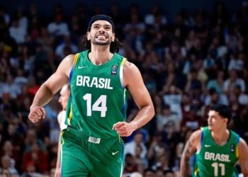 Brasil se classifica para Paris 2024 após vencer Letônia no basquete