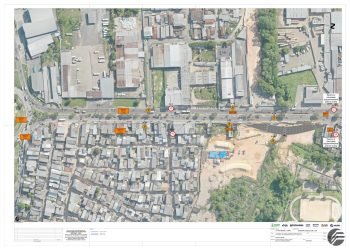 Os condutores de veículos que trafegam pela avenida Autaz Mirim, no sentido rotatória do Armando Mendes. Construção