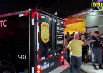 Acompanhe a remoção do homem m0rto dentro de barbearia em Manaus