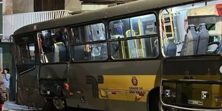 Um passageiro matou a tiros um motorista de ônibus, de 26 anos, após um desentendimento na Vila Jurema. Passageiro