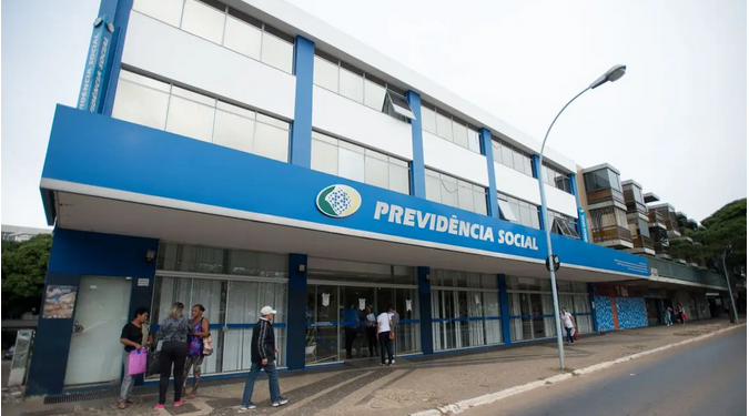 Os servidores do Instituto Nacional do Seguro Social (INSS) decidiram iniciar greve, em todo o país, a. Servidores do