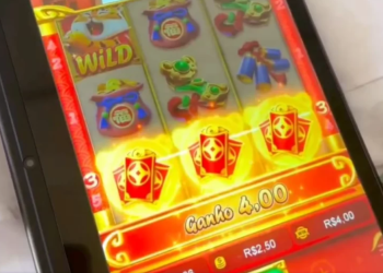 Um adolescente de 12 anos deu um soco na boca da mãe em Patos de Minas, no Alto Paranaíba. O menino. Adolescente de