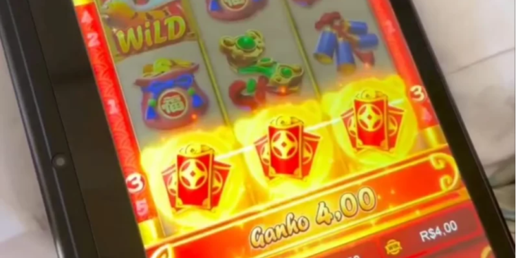 Um adolescente de 12 anos deu um soco na boca da mãe em Patos de Minas, no Alto Paranaíba. O menino. Adolescente de