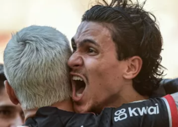 Fla bate Atlético-GO e aproveita cochilo de rivais para retomar liderança