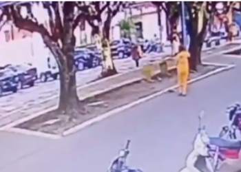 TRABALHANDO – Gari é atropelada por motociclista no Amazonas