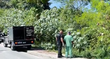 Mistério: IML remove corpo em área de mata em Manaus