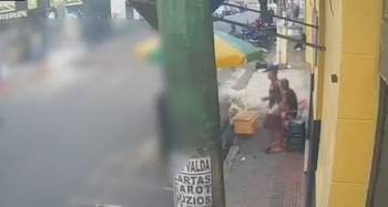 Vendedor de churrasco é atropelado no Centro de Manaus