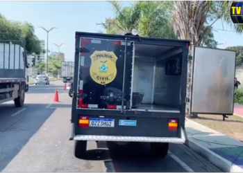 Família se desespera ao ver corpo de soldado do Exército morto em acidente na Ponta Negra