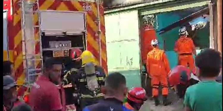 O incêndio que vitimou Adelina Passos Santos, 73, teria iniciado na cozinha, segundo informou o sub. Incêndio