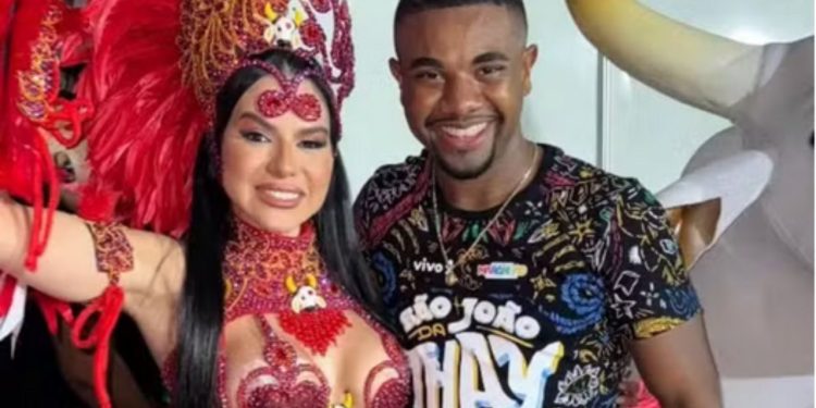 Tamires Assis, integrante do boi Garantido, do Festival de Parintins, finalmente desembarcou em Manaus. Após levar