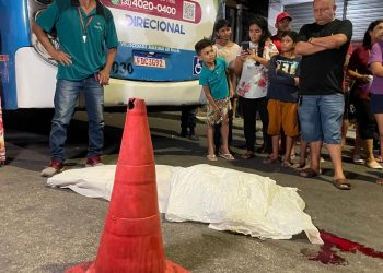 Patrick da Silva Pinheiro, 31 anos, morreu na noite desta terça-feira (9) ao ser atropelado por um ônibus. Vídeo forte